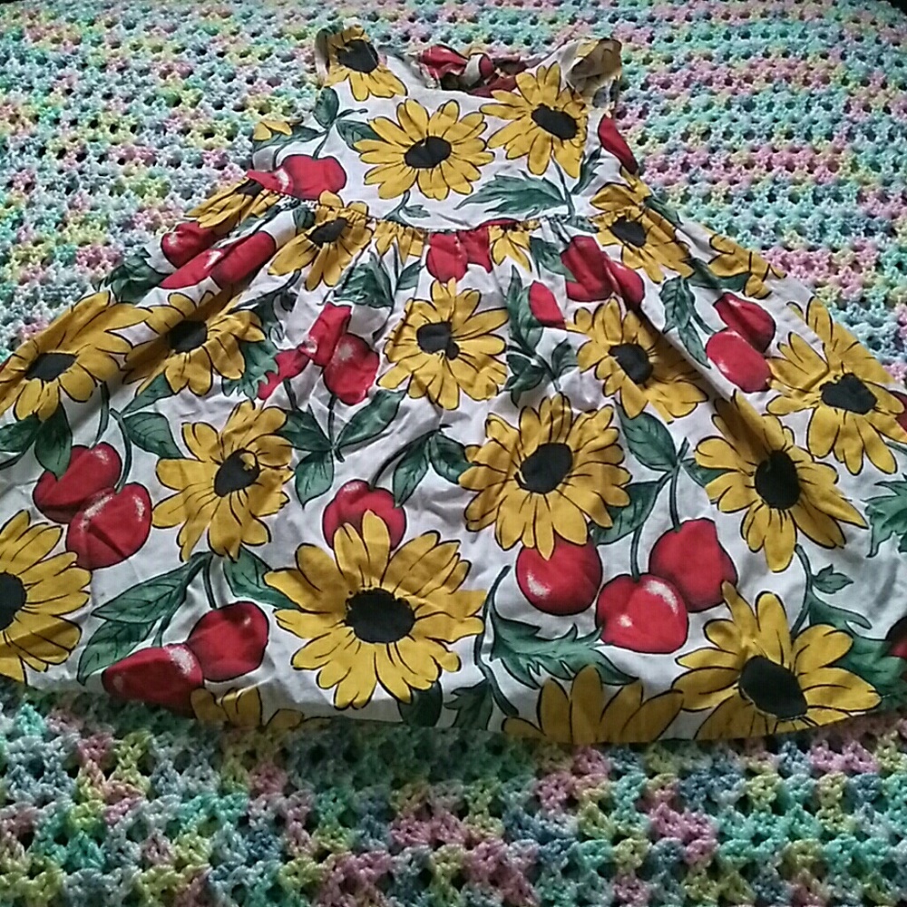 🍒🌻 Adorable cherrys and sunflowers dress
